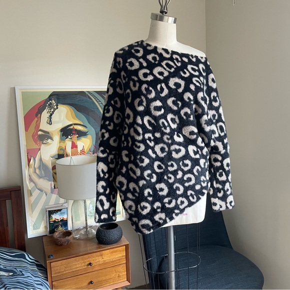 V115 Black Furry Animal Print Sweater - Picture 2 of 9